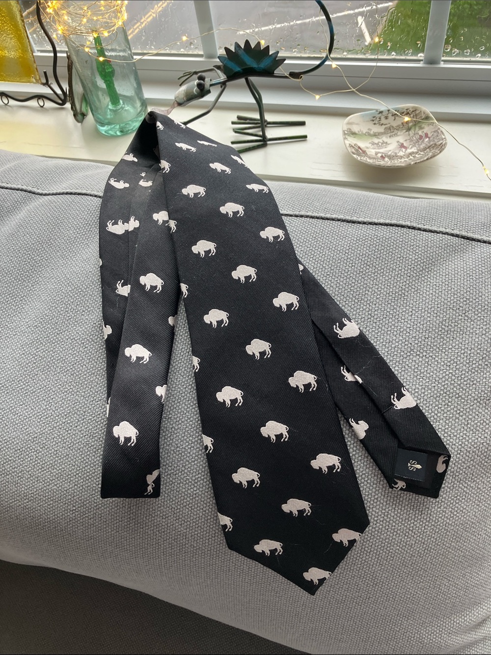 Riverside Menshop Buffalo NY Buffalo Bison Novelty 3.5” Tie Black off white silk
